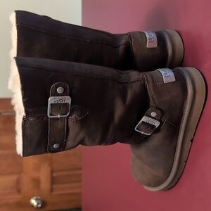 Like new brown UGG boots.
